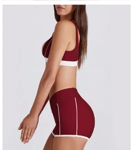Sportbh en fitnesshorts set voor dames, contrasterende biesjes voor yoga en hardlopen.