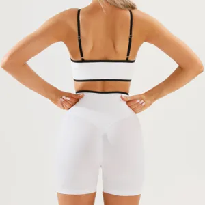 Back view detail of the contrast color women sports bra and high waist fitness shorts set.