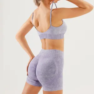 Conjunto de sujetador y short de yoga sin costuras para fitness y deporte de cintura alta.
