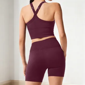 Naadloze geribbelde yogaset voor dames, fitnessshorts met hoge taille en sport-bh met kruisrug.