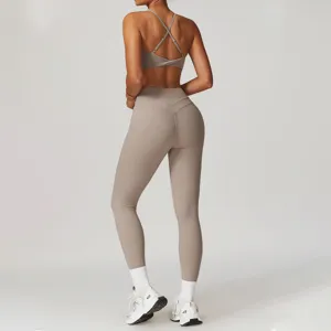 Nahtloses Yoga Set mit nacktem Gefühl für Damen, Fitness Sport-BH und High Waist Leggings.