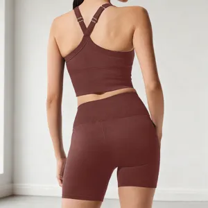 Naadloze yogaset voor dames, sport-bh met kruisrug en fitnesskortbroek met hoge taille.