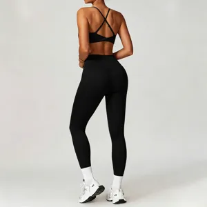 Schwarzer Sport-BH und High-Waist Fitness Leggings Set Rückansicht Detailansicht.