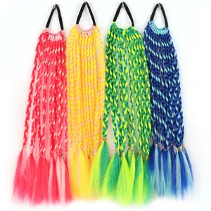 Kleurrijke synthetische haarvlecht paardenstaart extensie met elastiekje voor feestjes.