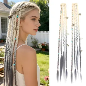Ξανθές πλεγμένες επεκτάσεις μαλλιών σε boho στιλ με χάντρες και μεταλλικά αξεσουάρ