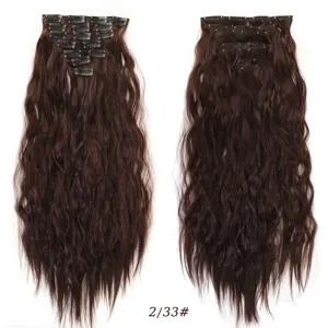 Extension per capelli sintetica marrone scuro vista dettaglio con onde e fermagli.