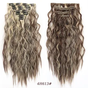 Vista dettagliata di extension per capelli sintetici a clip in 7 pezzi con consistenza.