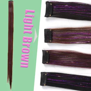 Extension de cheveux synthétiques à clip en une pièce avec mèches brillantes et colorées.