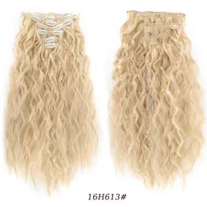 Vista dettagliata di extension per capelli sintetici ricci 7pz, biondi ondulati da 50cm.