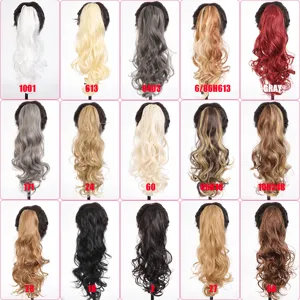 Kleurenkaart voor lange krullende paardenstaart hairextensions met diverse tinten.