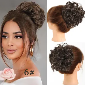 Chignon postiche synthétique avec peigne clip, couleur foncée, extension de cheveux ondulés.