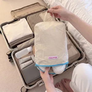 Portable travel shoe bag with contrast zipper, minimalist dustproof storage bag for shoes.