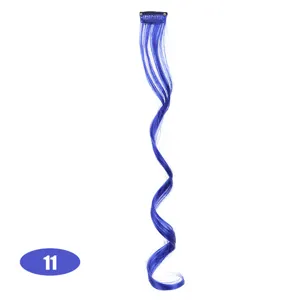 Extension per capelli a clip blu, ciocca sintetica mossa per styling e feste.