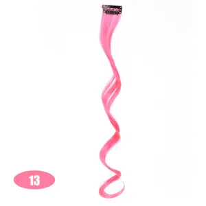 Extension per capelli rosa con clip, lunga ondulazione sintetica riccia elegante.