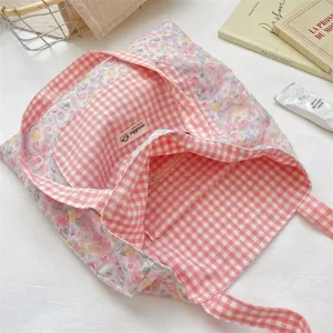 Roze ruitjes bloemen canvas shopper detailweergave, casual tas voor dagelijks pendelen en opslag.