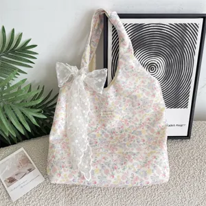 Zoete bloemen canvas shopper tas met kanten strik voor dames dagelijks gebruik en opslag.