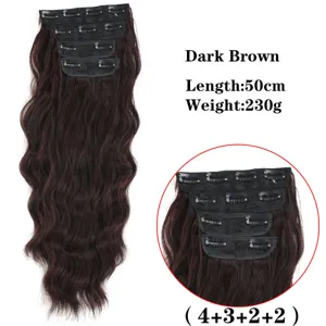 Dettaglio di extension capelli mossi marrone scuro, set clip-in da 50cm a 4 pezzi.