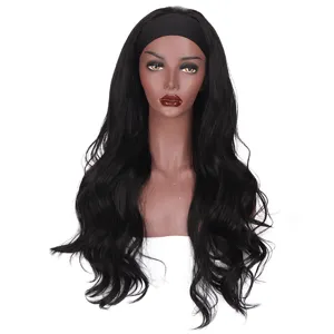 Zwarte lange golvende pruik met haarband voor dames, synthetisch krullend haar model.