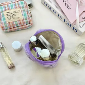 Trousse de maquillage matelassée avec fermeture éclair, sac cosmétique doux pour l'organisation.