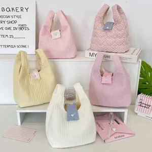 Mini bolso tote acolchado con hebilla de corazón, bolso de muñeca de algodón suave para uso diario.