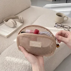Detailansicht der koreanischen Netz-Kulturtasche, transparenter Beutel für Lippenstift und Make-up.