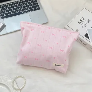 Rosa Kosmetiktasche mit Schleifen- und Herzstickerei, süße koreanische Make-up-Reisetasche.