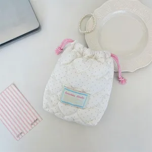 Sac de rangement a cordon coeur matelasse rose, trousse de voyage portable pour cosmetiques.