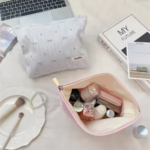 Koreanischer Stil süße Schleife Liebe Kosmetiktasche Detail, weiche Make-up Aufbewahrungstasche.