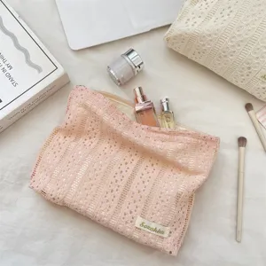 Rosa Spitzen Kosmetiktasche, süße koreanische Reise Make-up Tasche für Alltagsorganizer.