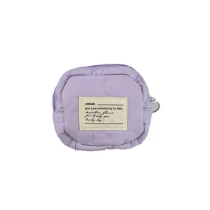 Petite pochette matelassée violette, mini porte-monnaie zippé pour organisation de bureau.