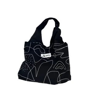 Minimalistische zwarte canvas shopper met wit abstract lijnkunstontwerp voor dagelijks gebruik.