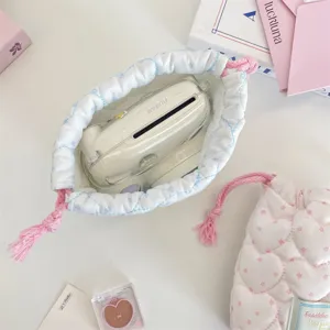 Bolsa de almacenamiento acolchada con cordon para camara, lindo diseno de corazon rosa.