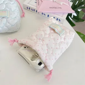 Bonita bolsa de almacenamiento acolchada para polaroid con patrón de corazón y cordón para viajes.
