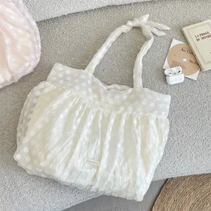 Witte organza geplooide schoudertas met schattige stippen, mooie vakantiestijl tas.