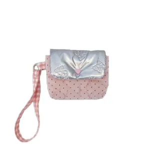 Süße rosa gepolsterte Handgelenktasche mit silbernem Deckel und Herzknopf für Damen.