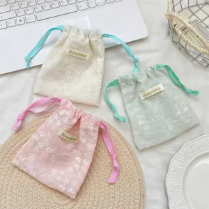 Petite pochette brodée de fleurs en dentelle, sac de rangement de bijoux en gaze.