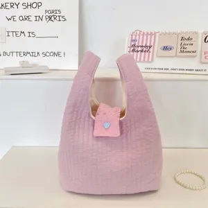 Bolso tote acolchado rosa con bonito cierre de corazones, bolso de muñeca acolchado.