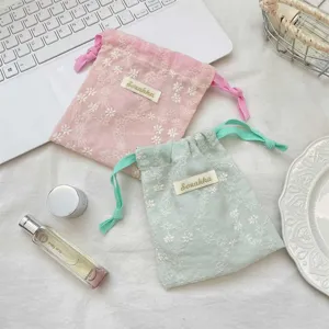Pochette cordon brodee dentelle gaze douce bijoux maquillage sac rangement portable organiseur