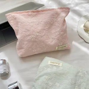Weiche Gaze bestickte Kosmetiktasche, mintgrüne Beutel für tägliche Aufbewahrung und Make-up.