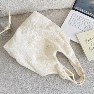 Sac cabas en toile brodée texturée blanc crème, sac à épaule décontracté pour les cours.