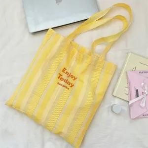Gelb-weiße gestreifte Canvas-Tasche, große Schultertasche für lässigen Studenten-Alltagsstil.