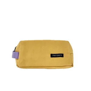 Astuccio minimalista in tela tinta unita giallo con manico viola per cancelleria scolastica.