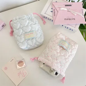 Bolsa de almacenamiento acolchada con cordón de corazón, lindo neceser de viaje portátil.
