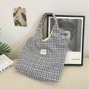 Casual marineblauwe ruitjes canvas schoudertas, grote totebag voor dagelijks woon-werkverkeer.