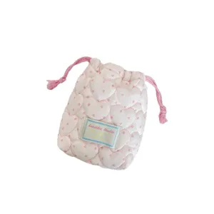 Bolsa acolchada rosa con cordón para cámara instantánea y cosméticos, diseño de corazones.