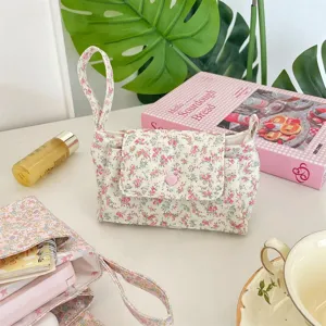 Blumenmuster Stoff Aufbewahrungstasche mit Herz Druckknopf und Griff für Kosmetik Alltag.