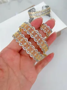 Conjunto de pulsera y anillo de encaje calado con circonitas, diseño de joyería.