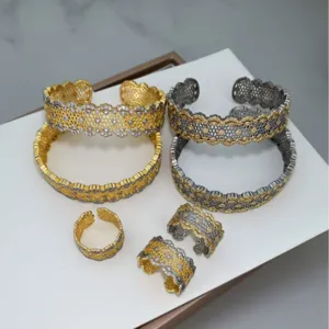 Exquisito conjunto pulsera anillo encaje hueco circón, diseño lujo malla oro plata joyas.