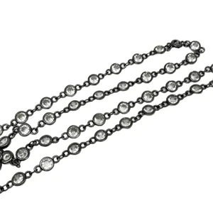 Catena nera placcata con zirconi rotondi trasparenti per la creazione di gioielli.