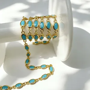 Vergoldete Messingkette mit blauen Zirkonia Steinen für DIY Schmuckherstellung.